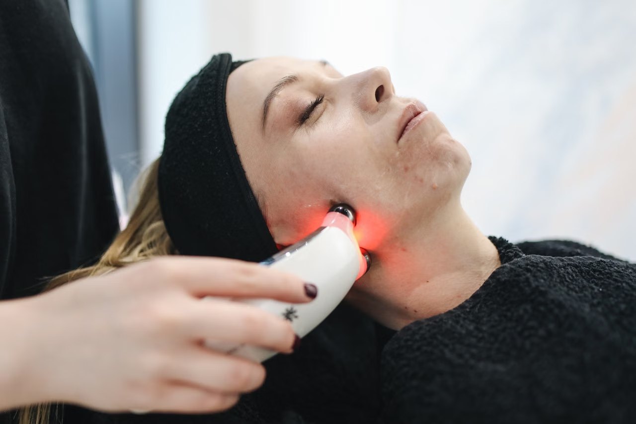 Non-invasive RF face lift and skin-tightening facial treatment at Slim and Tone
